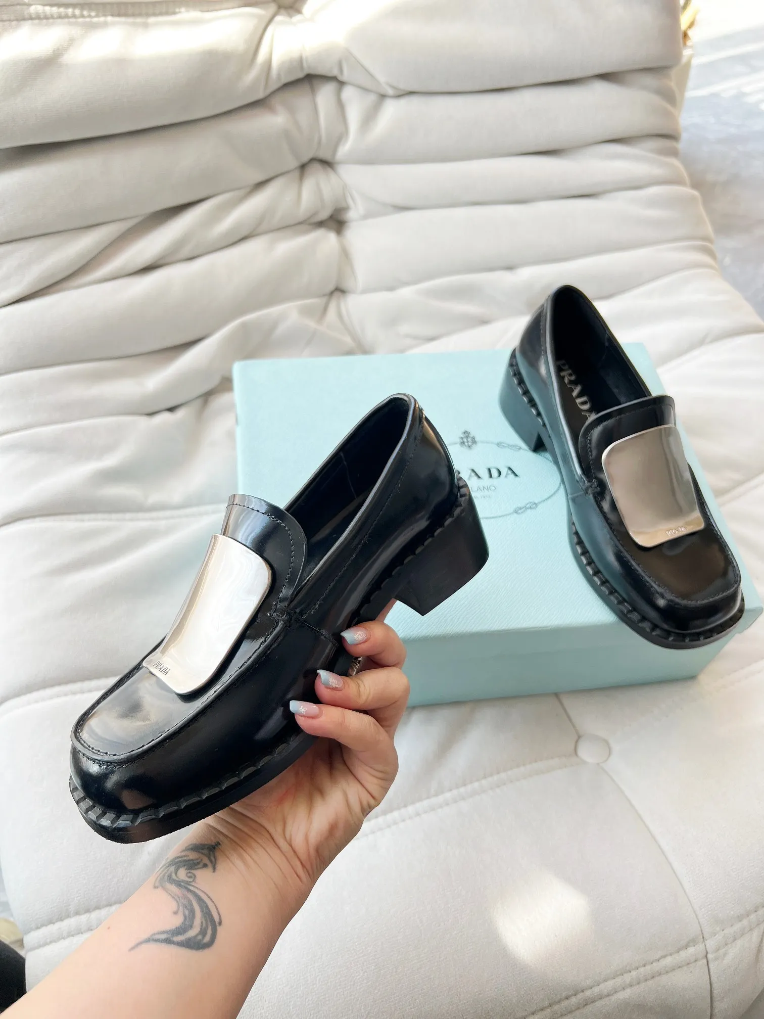 👟👟Ex-factory price 560👟👟 Prada’s new spring and summer women’s clothing｜Absolutely beautiful🥰Exception! Extra number! Anita will continue to update the latest SS25 catwalk pre-sale models, with novel logos as soul mates. Full of fun ~ Adhering to the trend-setting vane, you must believe in Prada's ability to capture fashion. 35-42 yards